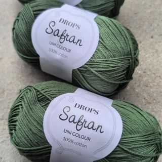 Drops Safran se rozrostl o novou zelenou barvu číslo 78 🌿💚 #dropsyarn #dropssafran #newcolor #klubkovlny #knittingaddict...