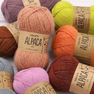 Nové barvy příze Alpaca 🦙 - indigo, goji, černá, temný les, limetková kávová, mlha, noční obloha, hnědá a světlá nugátová